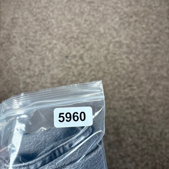 Levi's 501 Original Women's Grey Denim Button Fly Jeans 31x30 - Picture 8 of 8